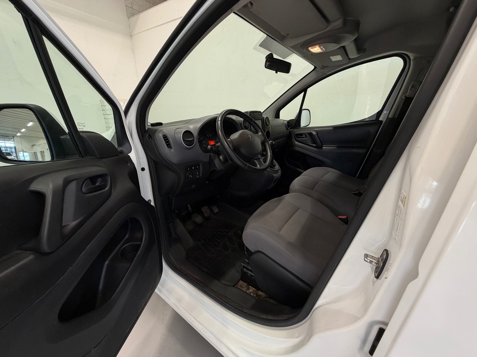 Peugeot 1.6 BLUEHDi 99HK | 3 SETER | 2X SKYVEDØRER | EU 2016 16