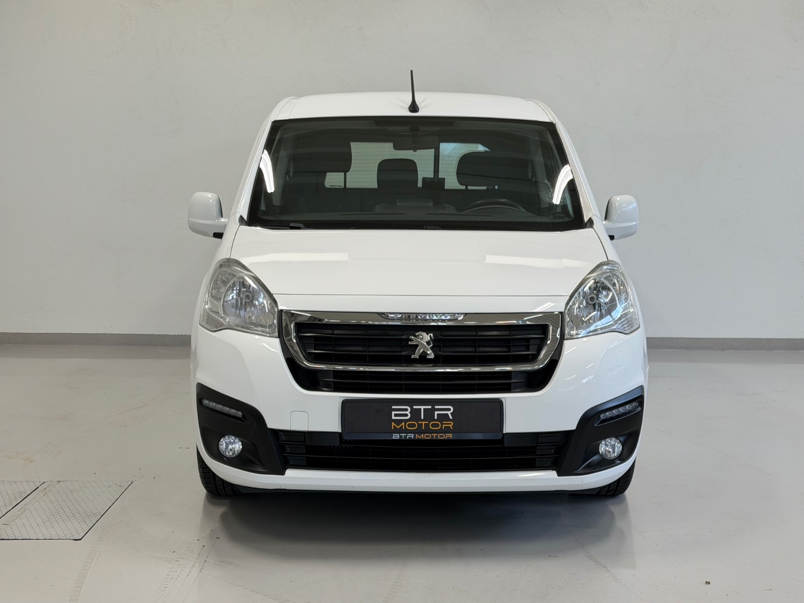 Peugeot 1.6 BLUEHDi 99HK | 3 SETER | 2X SKYVEDØRER | EU 2016 8