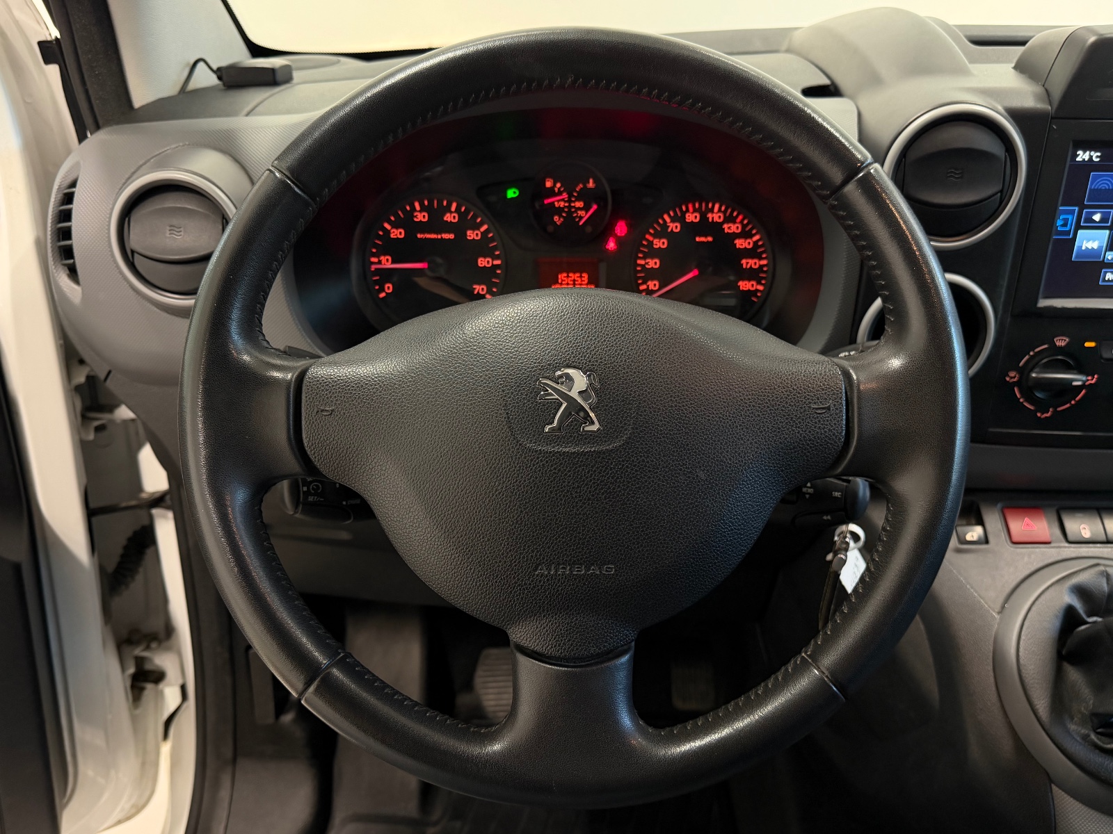 Peugeot 1.6 BLUEHDi 99HK | 3 SETER | 2X SKYVEDØRER | EU 2016 19