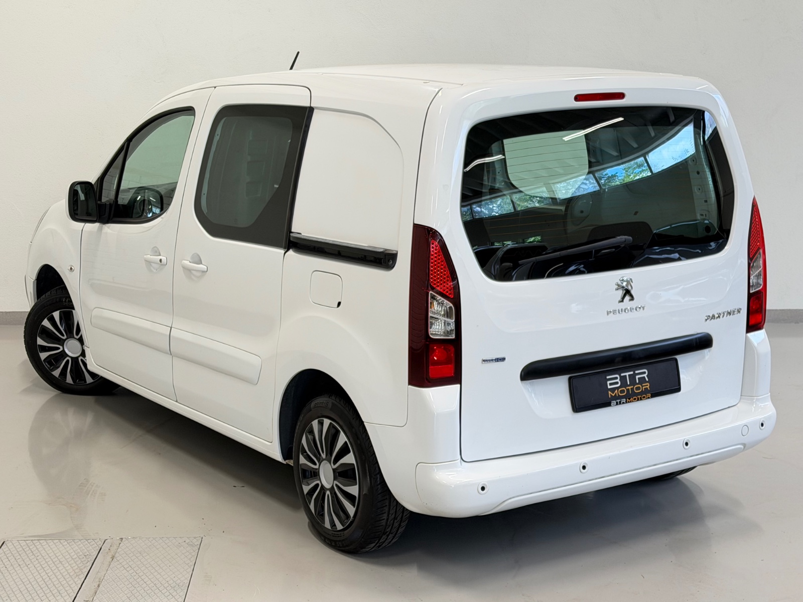 Peugeot 1.6 BLUEHDi 99HK | 3 SETER | 2X SKYVEDØRER | EU 2016 3