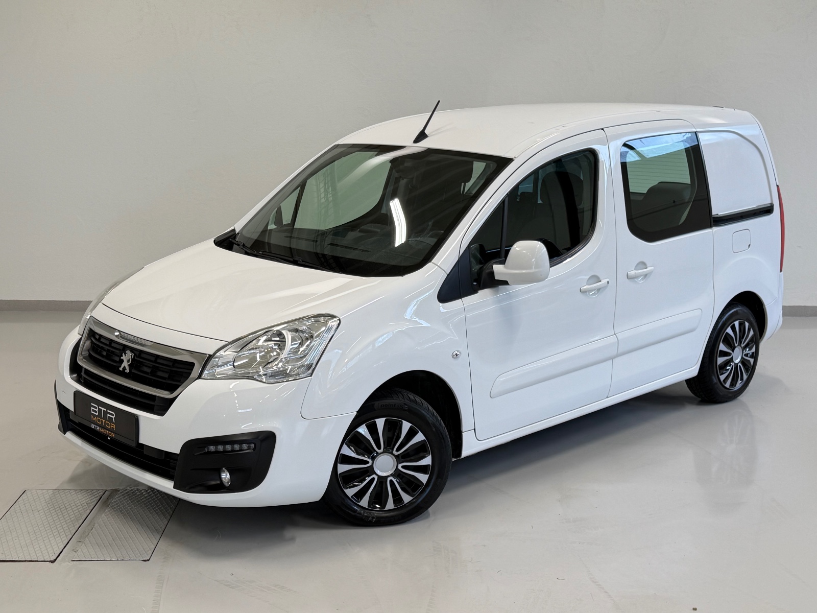 Peugeot 1.6 BLUEHDi 99HK | 3 SETER | 2X SKYVEDØRER | EU 2016 1