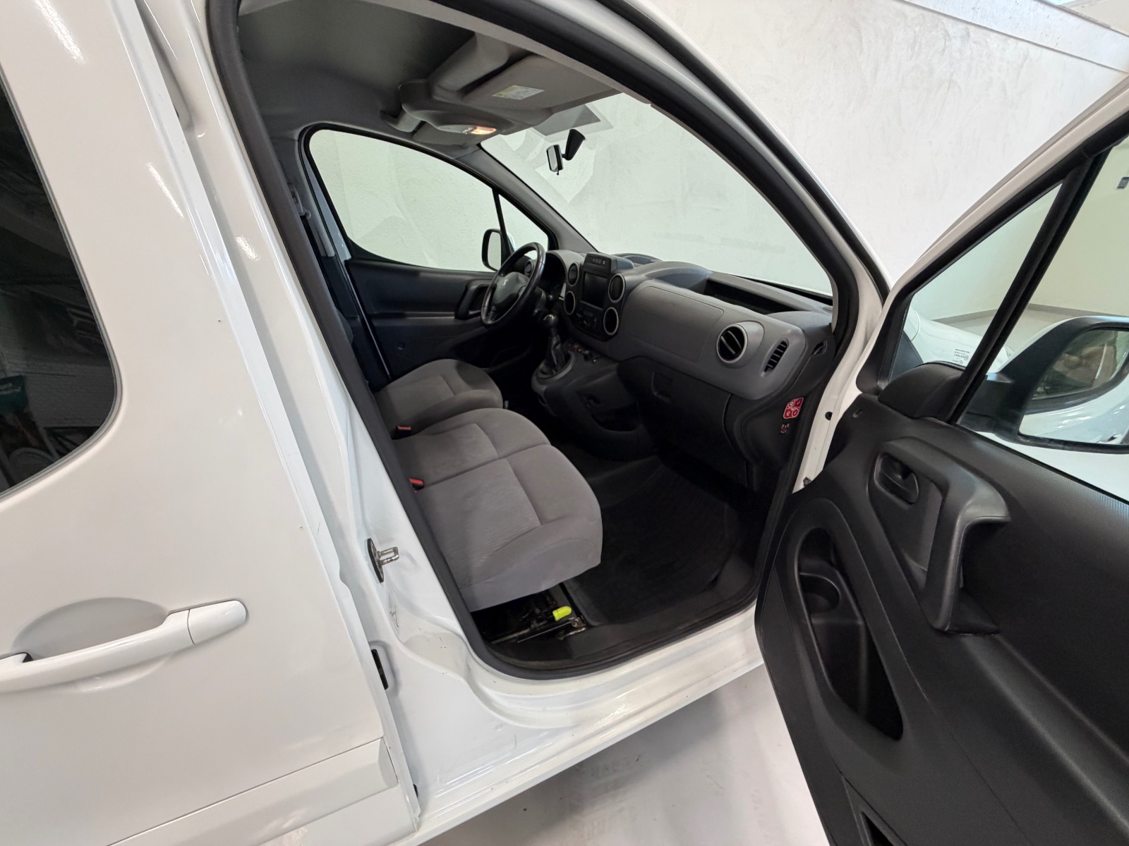 Peugeot 1.6 BLUEHDi 99HK | 3 SETER | 2X SKYVEDØRER | EU 2016 9