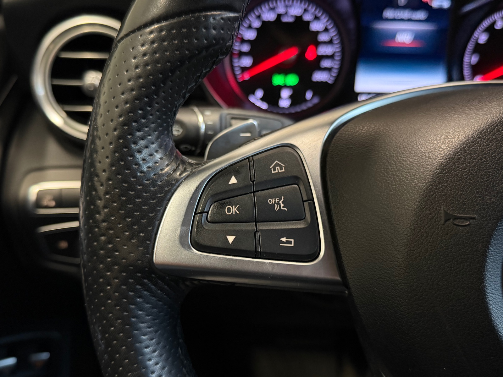 Mercedes-Benz 4MATIC AMG 327HK MULTIBEAM R.KAMERA HENGERFESTE SKINN++ 2018 28