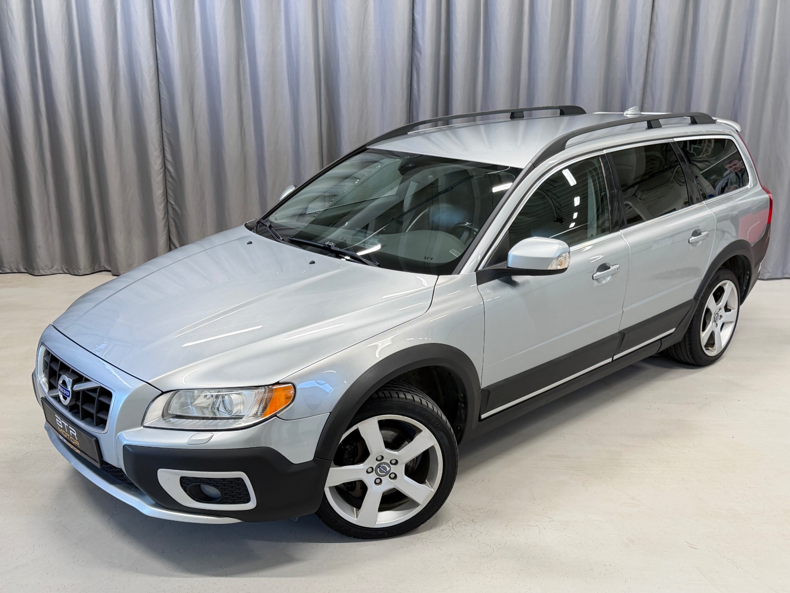 Volvo D5 2.4d 163HK AWD AUTOMAT SUMMUM NAVI H.FESTE CRUISE+ 2010 1