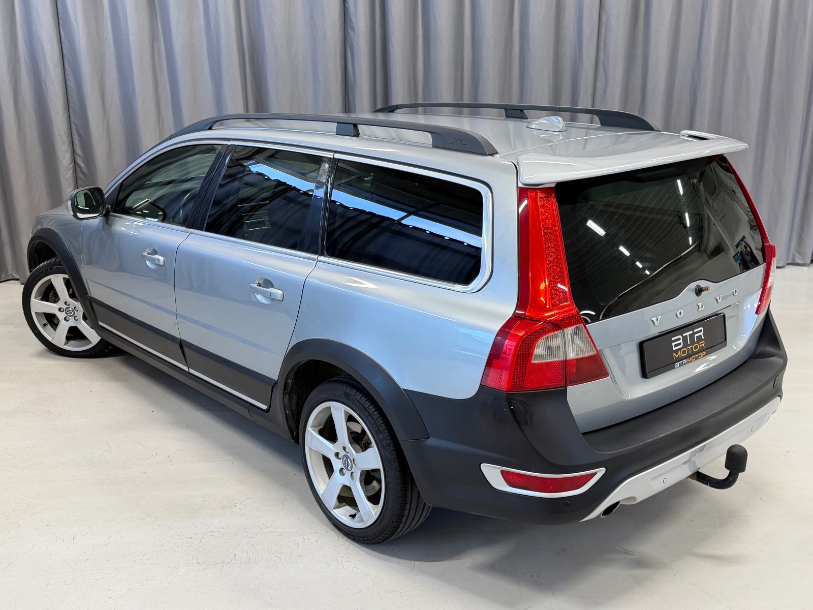 Volvo D5 2.4d 163HK AWD AUTOMAT SUMMUM NAVI H.FESTE CRUISE+ 2010 4