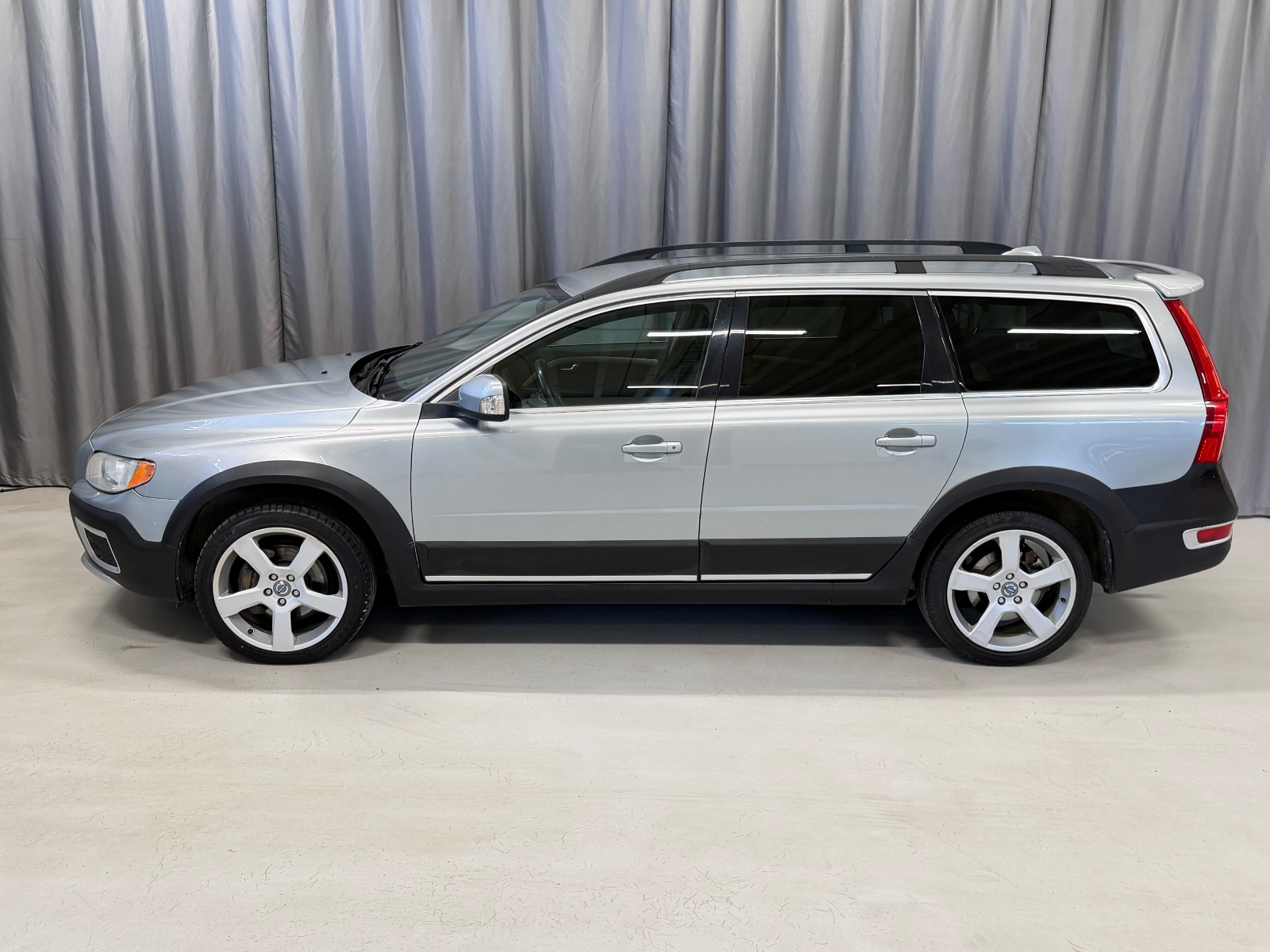 Volvo D5 2.4d 163HK AWD AUTOMAT SUMMUM NAVI H.FESTE CRUISE+ 2010 3