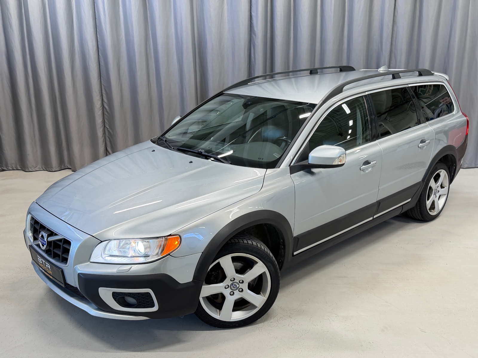 Volvo D5 2.4d 163HK AWD AUTOMAT SUMMUM NAVI H.FESTE CRUISE+ 2010 2