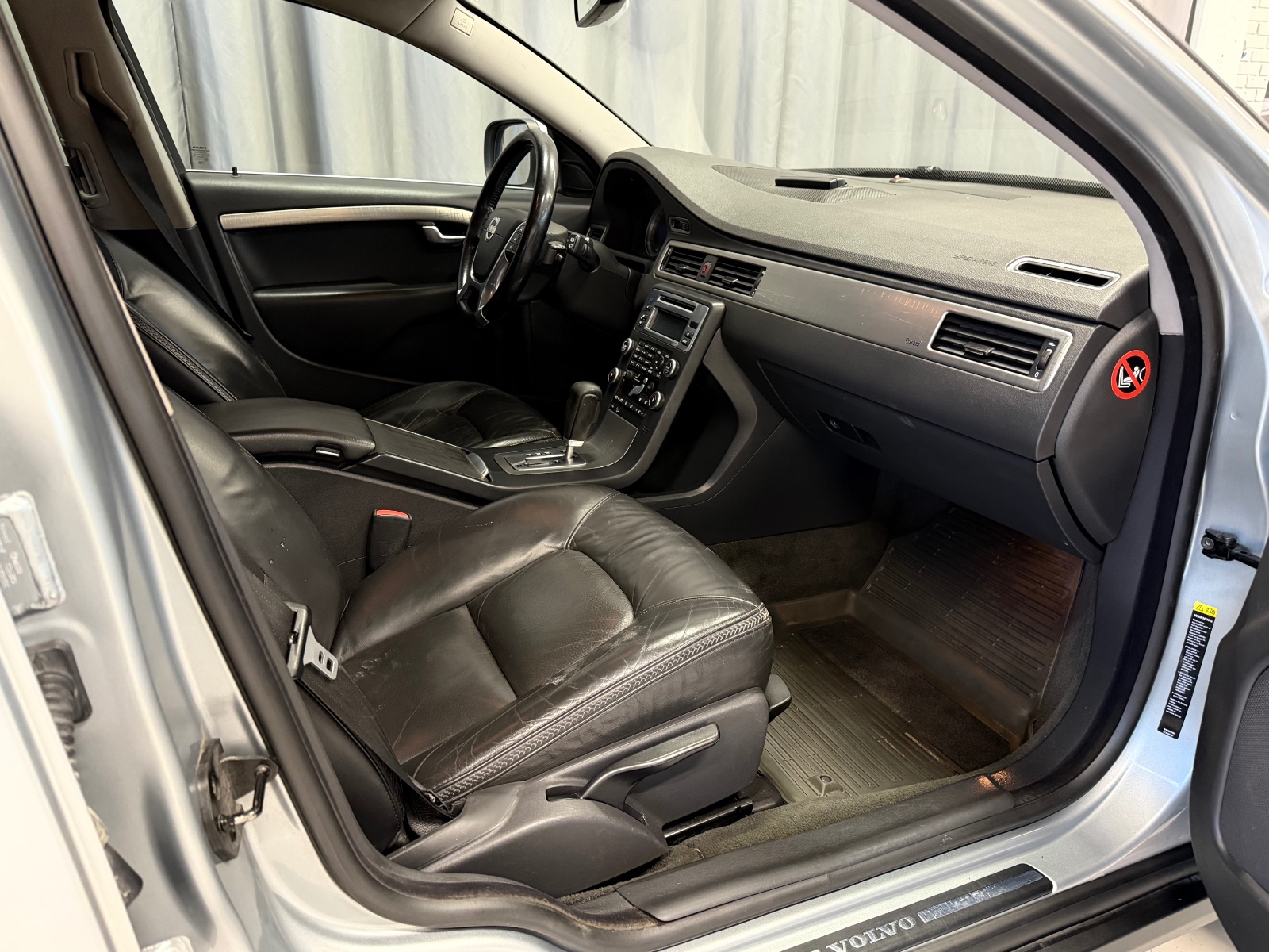 Volvo D5 2.4d 163HK AWD AUTOMAT SUMMUM NAVI H.FESTE CRUISE+ 2010 10