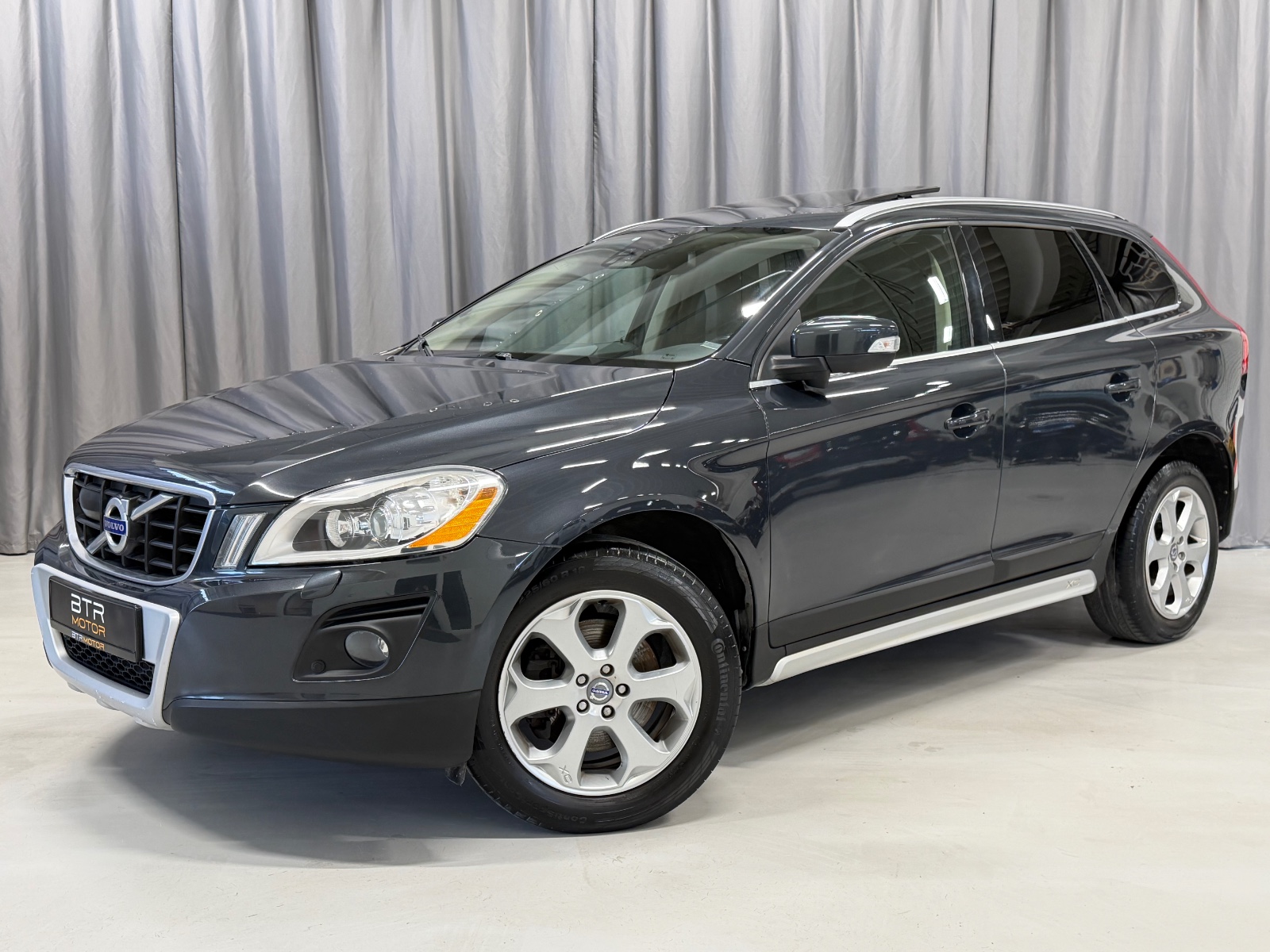 Volvo 2.4D D5 AWD 163HK AUTOMAT CRUISE SKINN PANO NAVI SUMMUM 2010 1