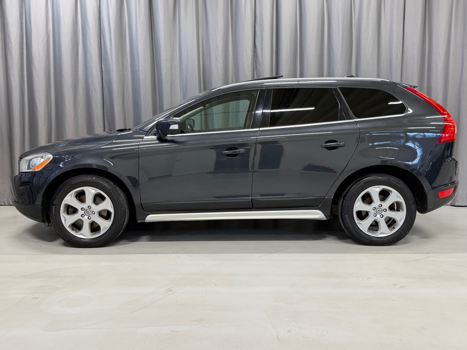 Volvo 2.4D D5 AWD 163HK AUTOMAT CRUISE SKINN PANO NAVI SUMMUM 2010 3