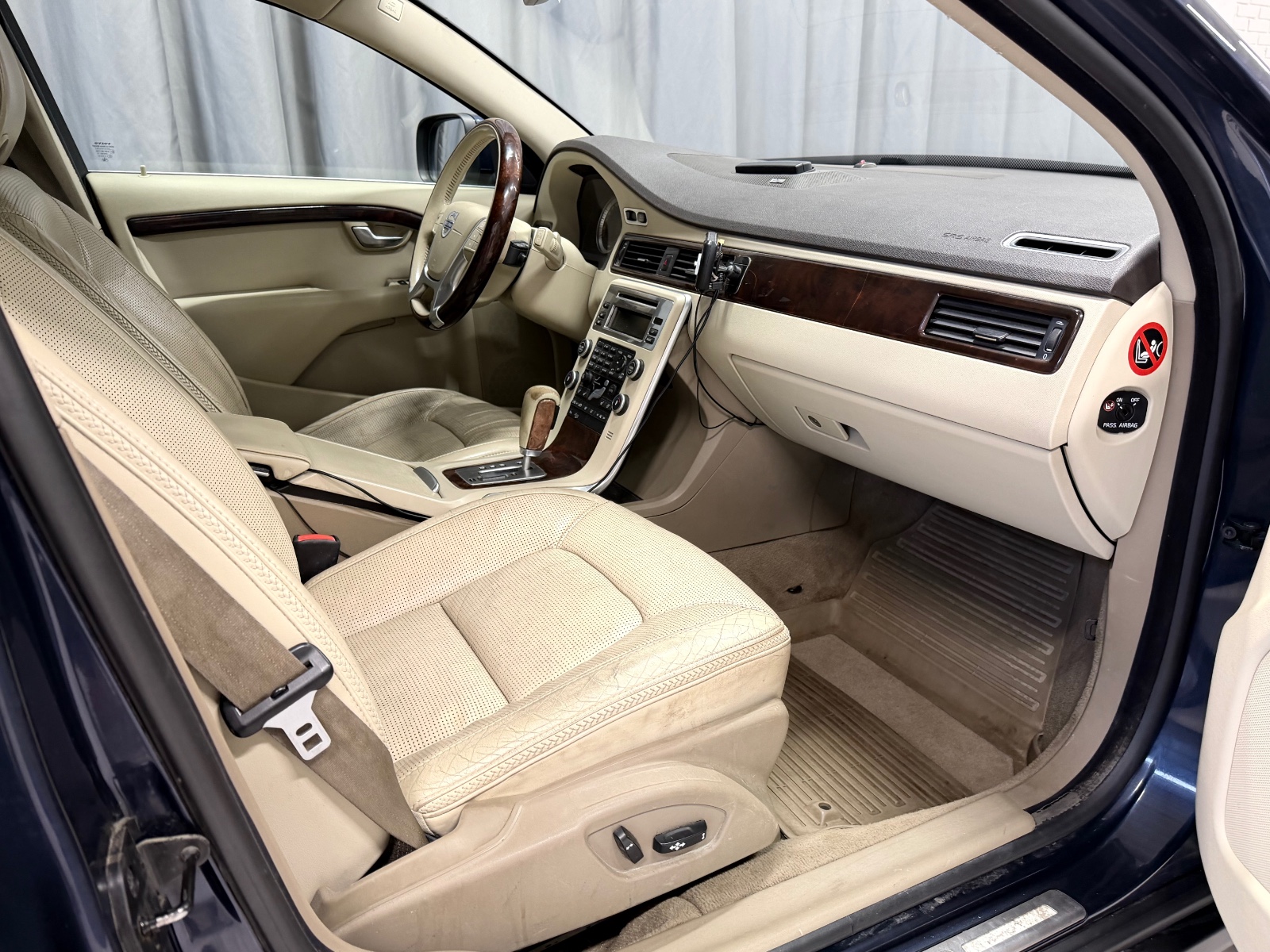 Volvo D3 AWD 163HK Automat Summum Skinn Navi CC HengerFeste+ 2011 10