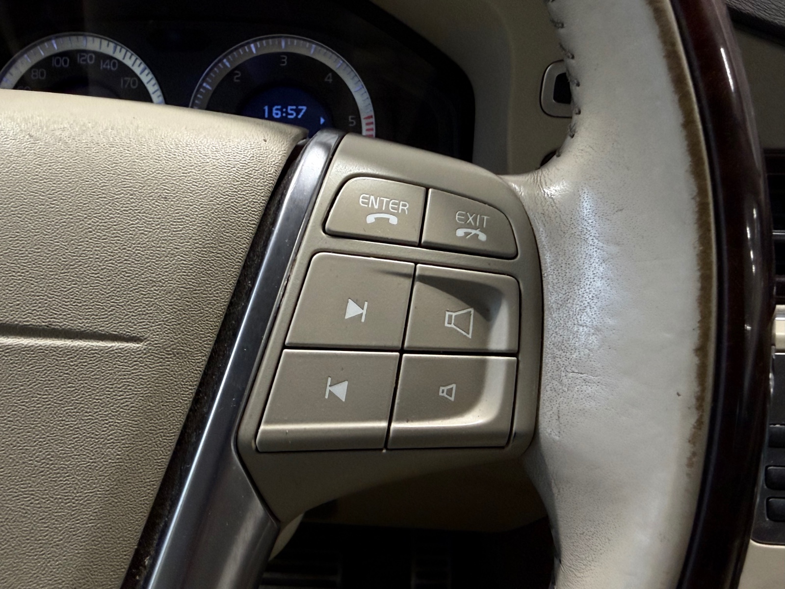 Volvo D3 AWD 163HK Automat Summum Skinn Navi CC HengerFeste+ 2011 24