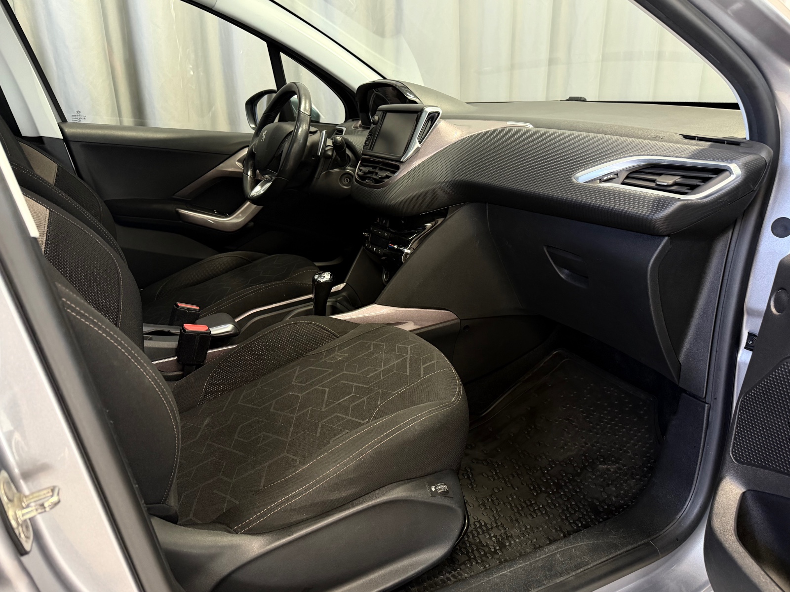Peugeot 1.6 e-HDi 92HK Automat Allure Navi R.Kamera CC H.Feste 2008 10