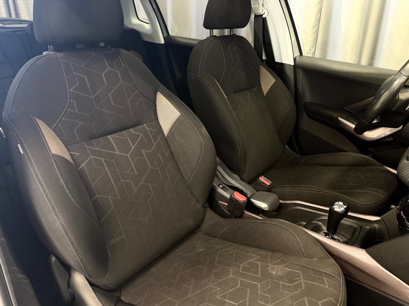 Peugeot 1.6 e-HDi 92HK Automat Allure Navi R.Kamera CC H.Feste 2008 11