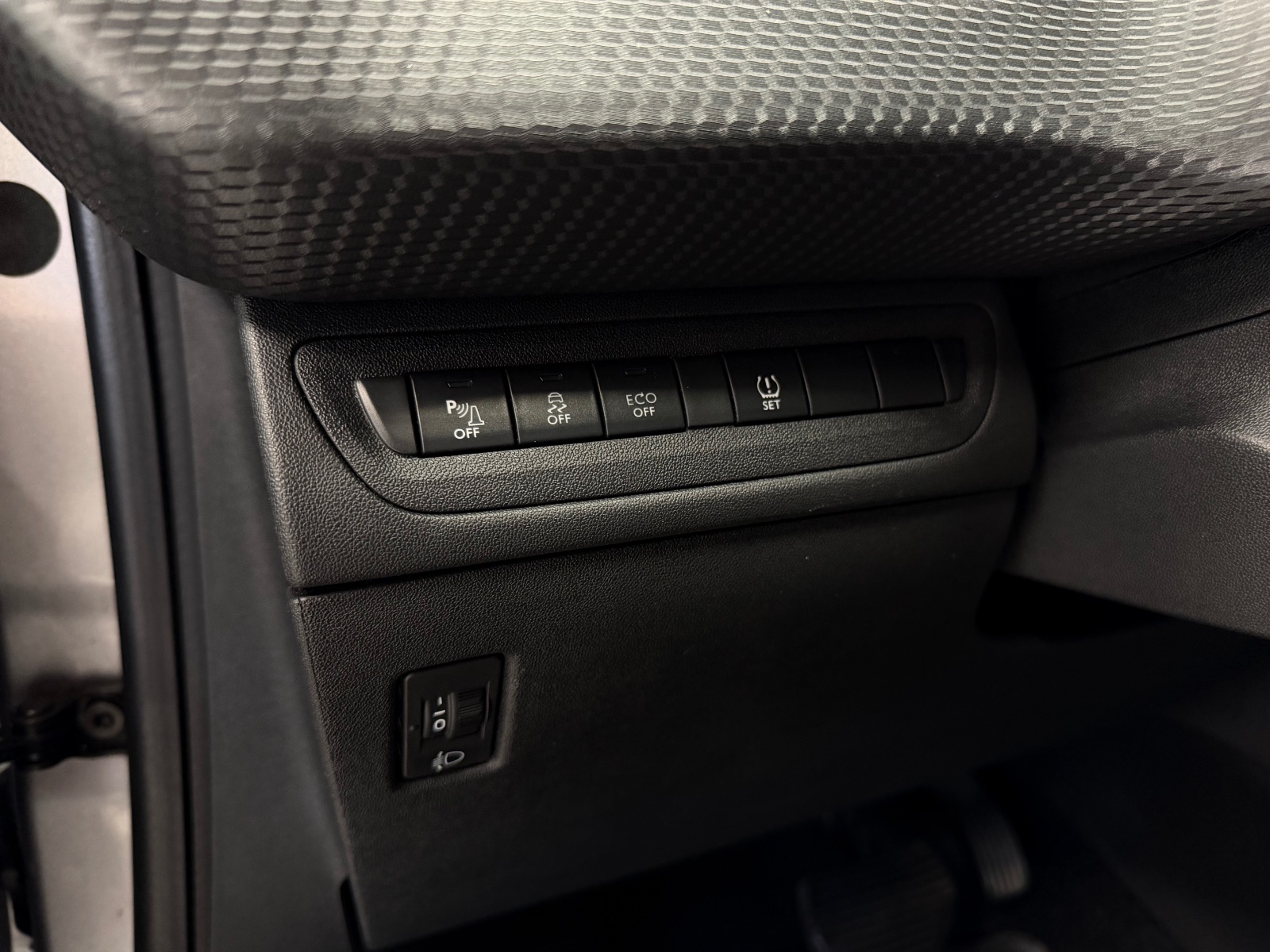 Peugeot 1.6 e-HDi 92HK Automat Allure Navi R.Kamera CC H.Feste 2008 20