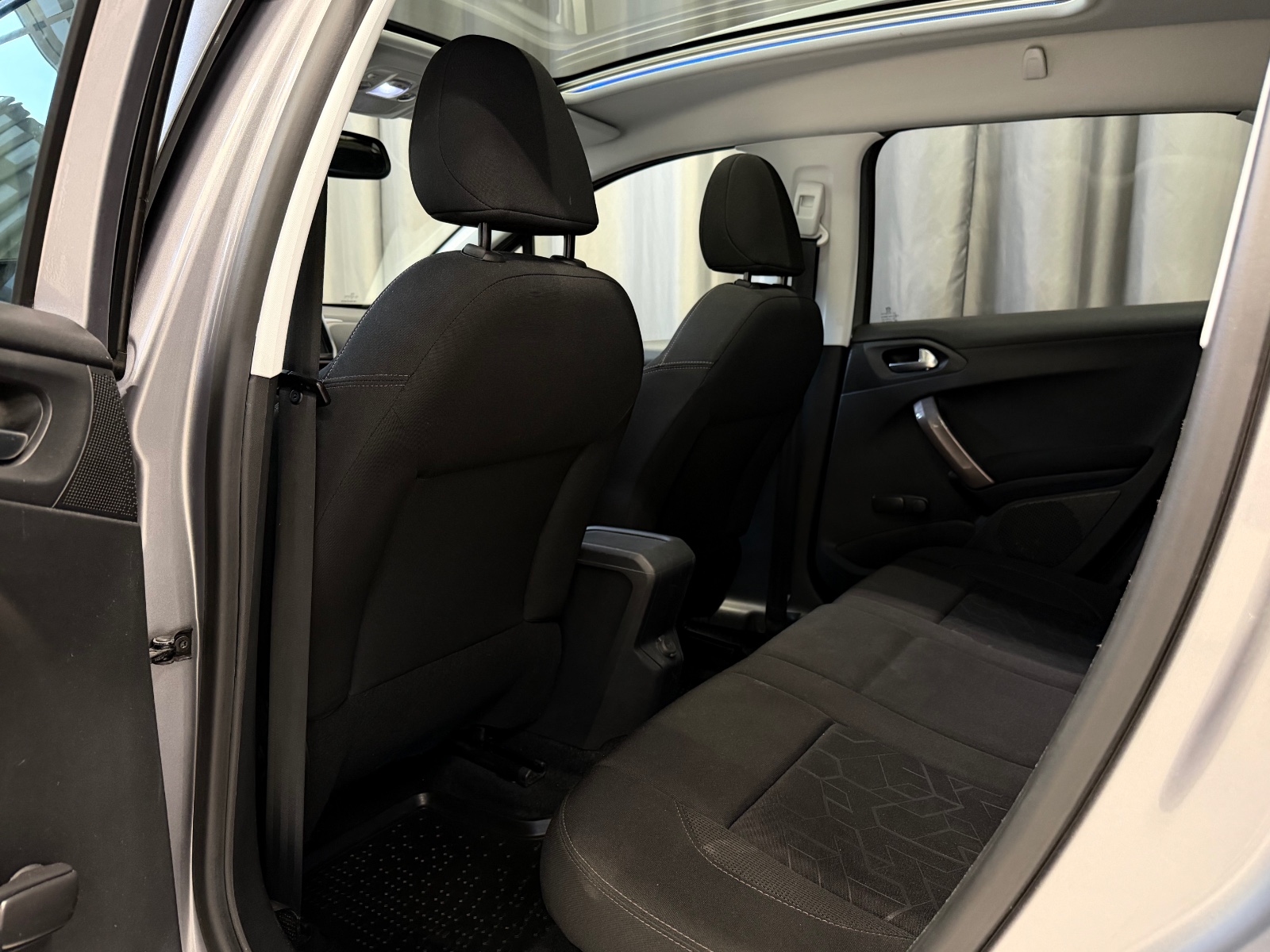 Peugeot 1.6 e-HDi 92HK Automat Allure Navi R.Kamera CC H.Feste 2008 16