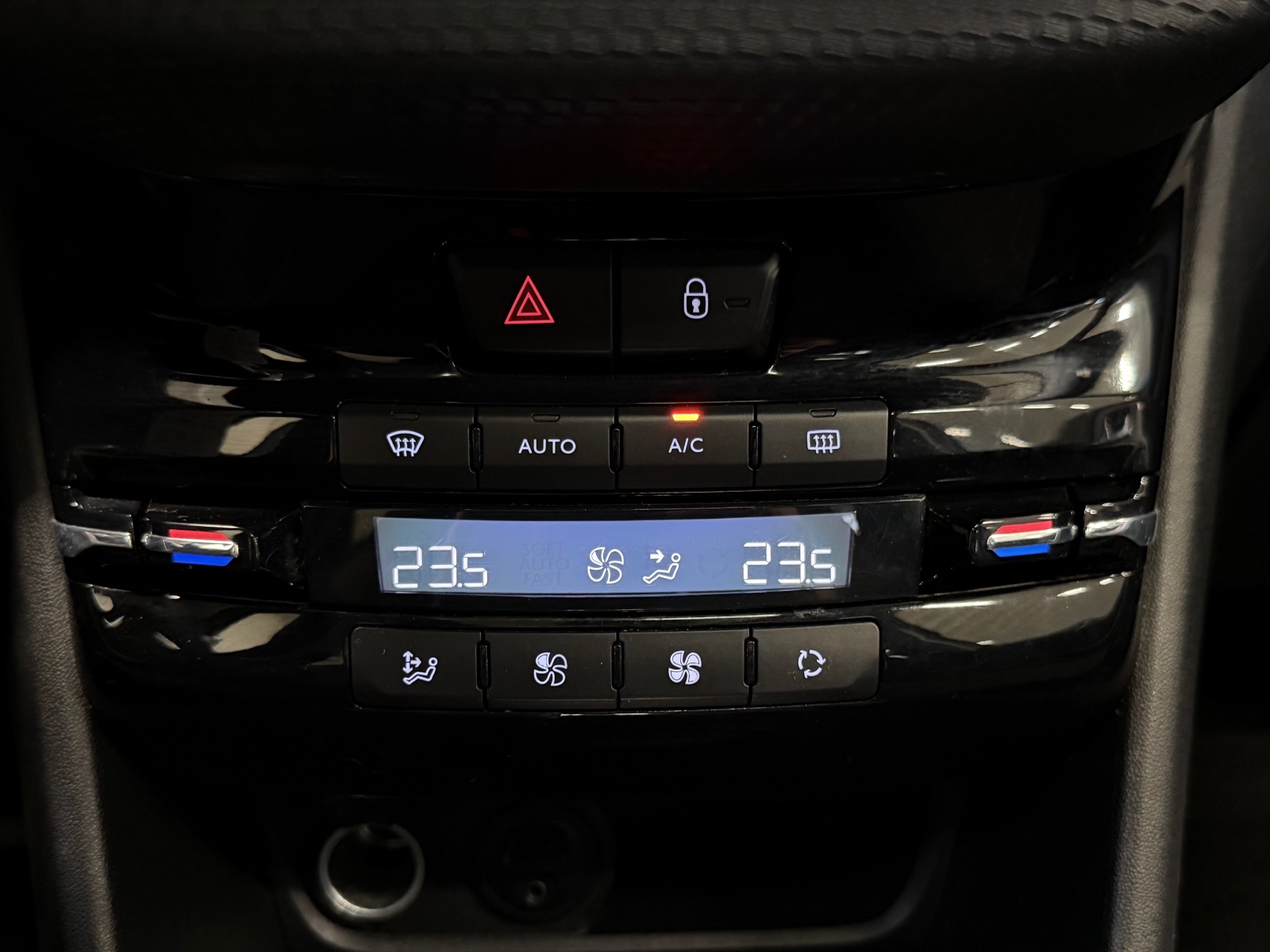 Peugeot 1.6 e-HDi 92HK Automat Allure Navi R.Kamera CC H.Feste 2008 32