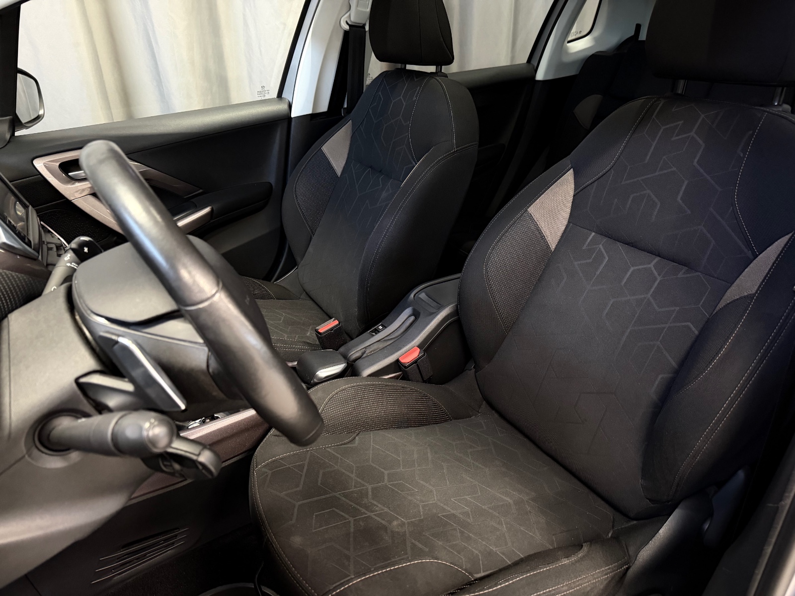 Peugeot 1.6 e-HDi 92HK Automat Allure Navi R.Kamera CC H.Feste 2008 18