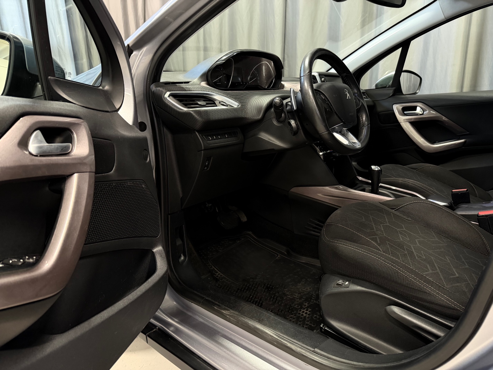 Peugeot 1.6 e-HDi 92HK Automat Allure Navi R.Kamera CC H.Feste 2008 17