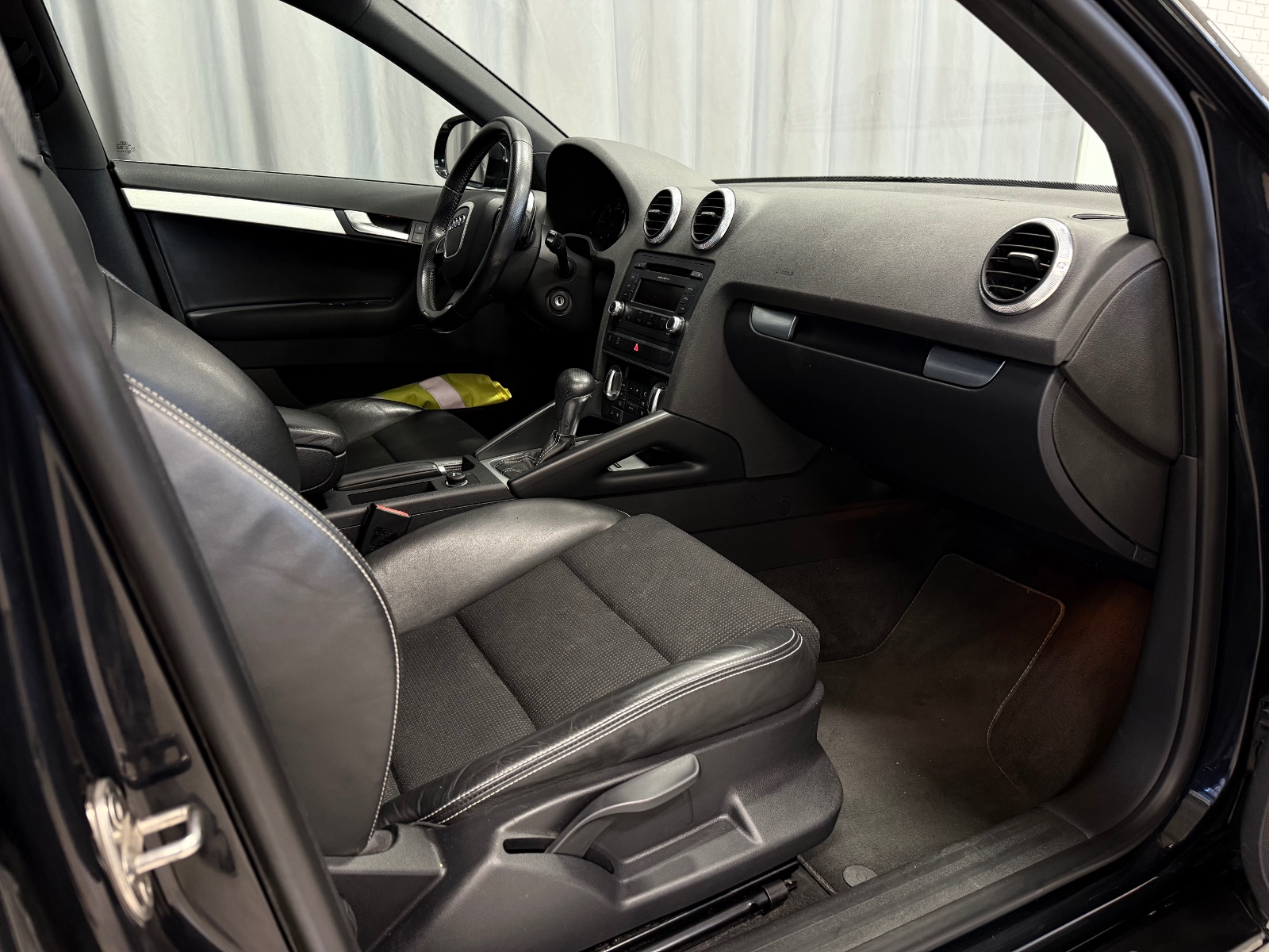 Audi S-LINE 1.6TDI 105HK DSG AUTOMAT CRUISE ISOFIX XENON AUX 2010 10