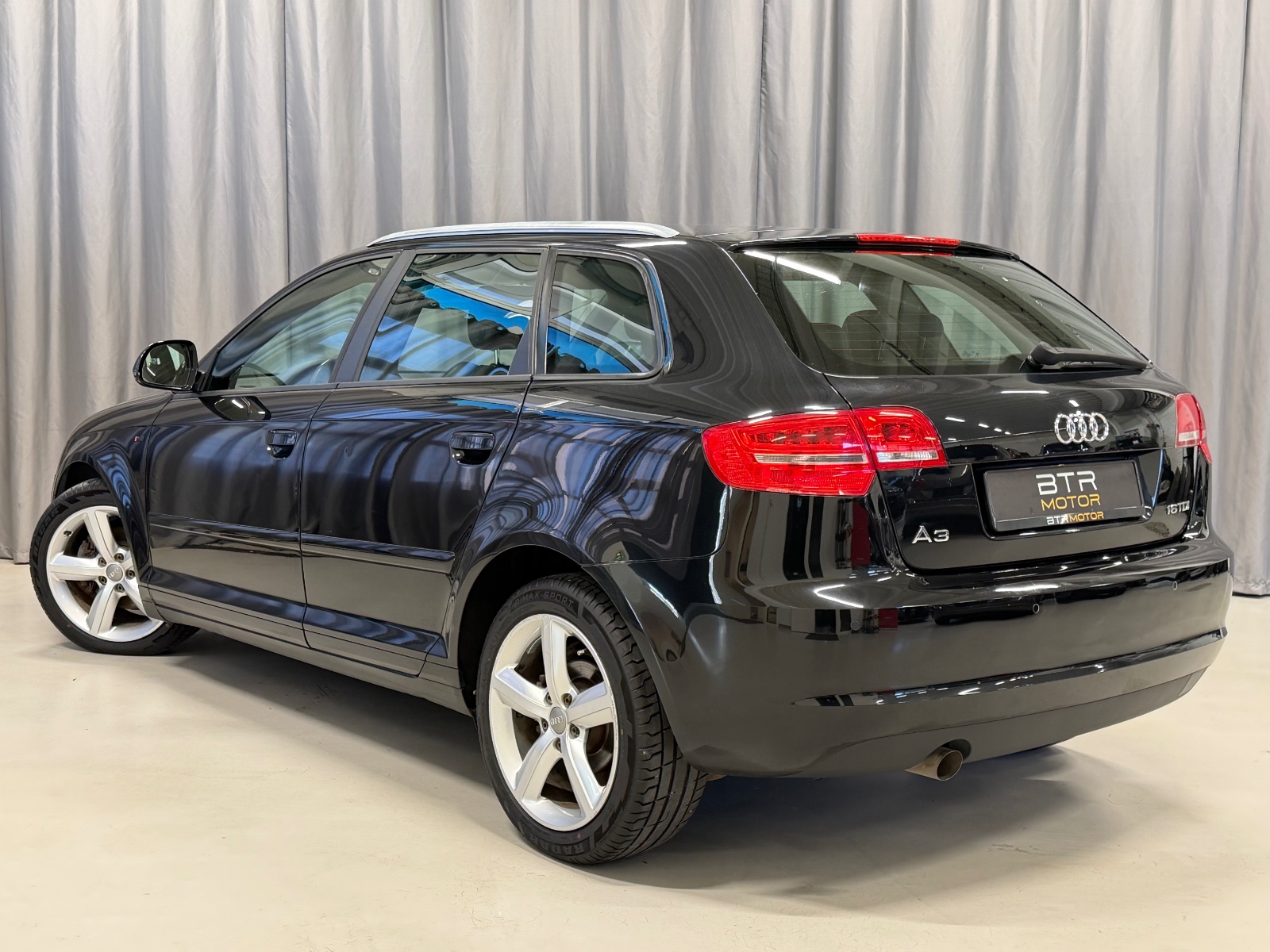 Audi S-LINE 1.6TDI 105HK DSG AUTOMAT CRUISE ISOFIX XENON AUX 2010 4