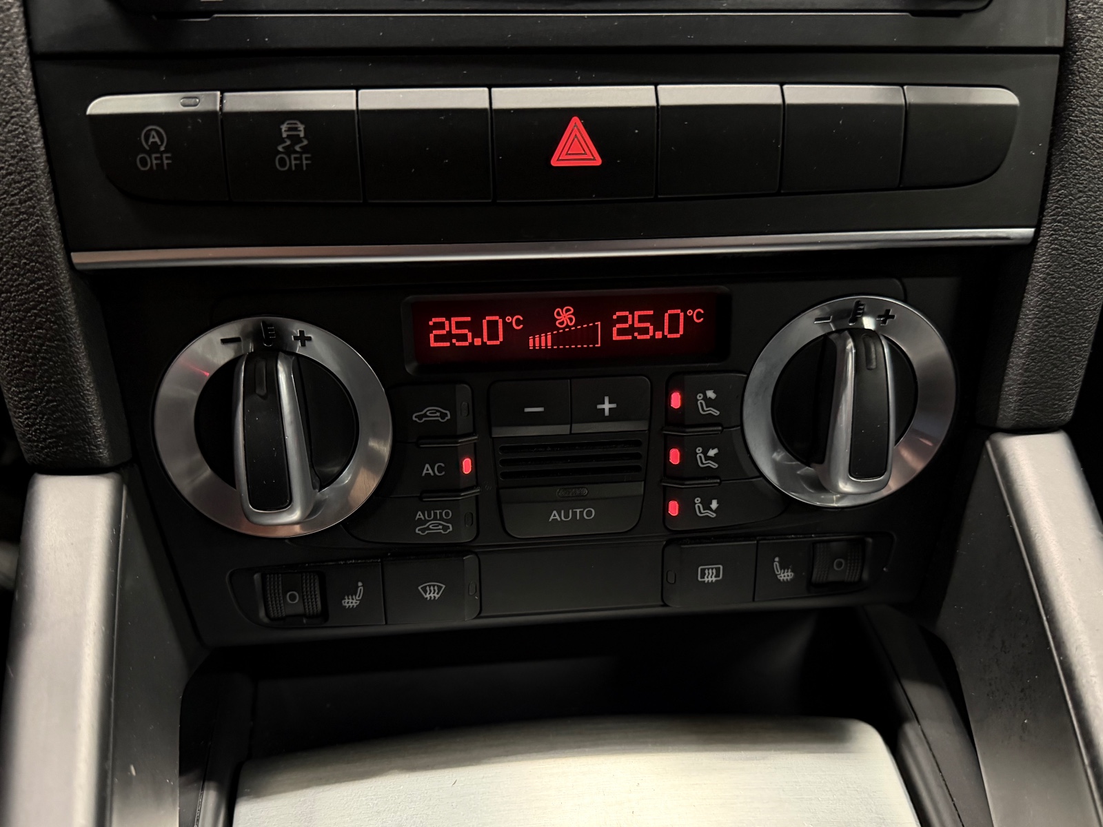 Audi S-LINE 1.6TDI 105HK DSG AUTOMAT CRUISE ISOFIX XENON AUX 2010 26