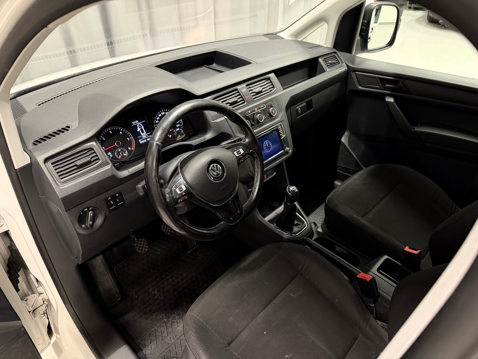 Volkswagen 2.0 TDI 122HK 4MOTION MANUELL/H.FESTE/CC/NAVI/EU 2017 19