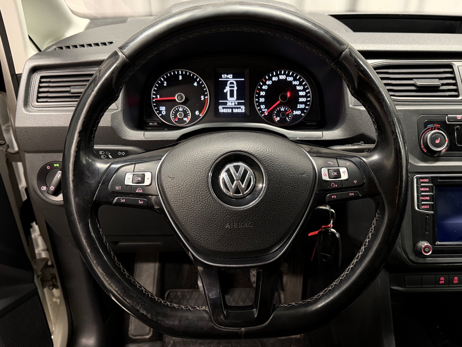 Volkswagen 2.0 TDI 122HK 4MOTION MANUELL/H.FESTE/CC/NAVI/EU 2017 20