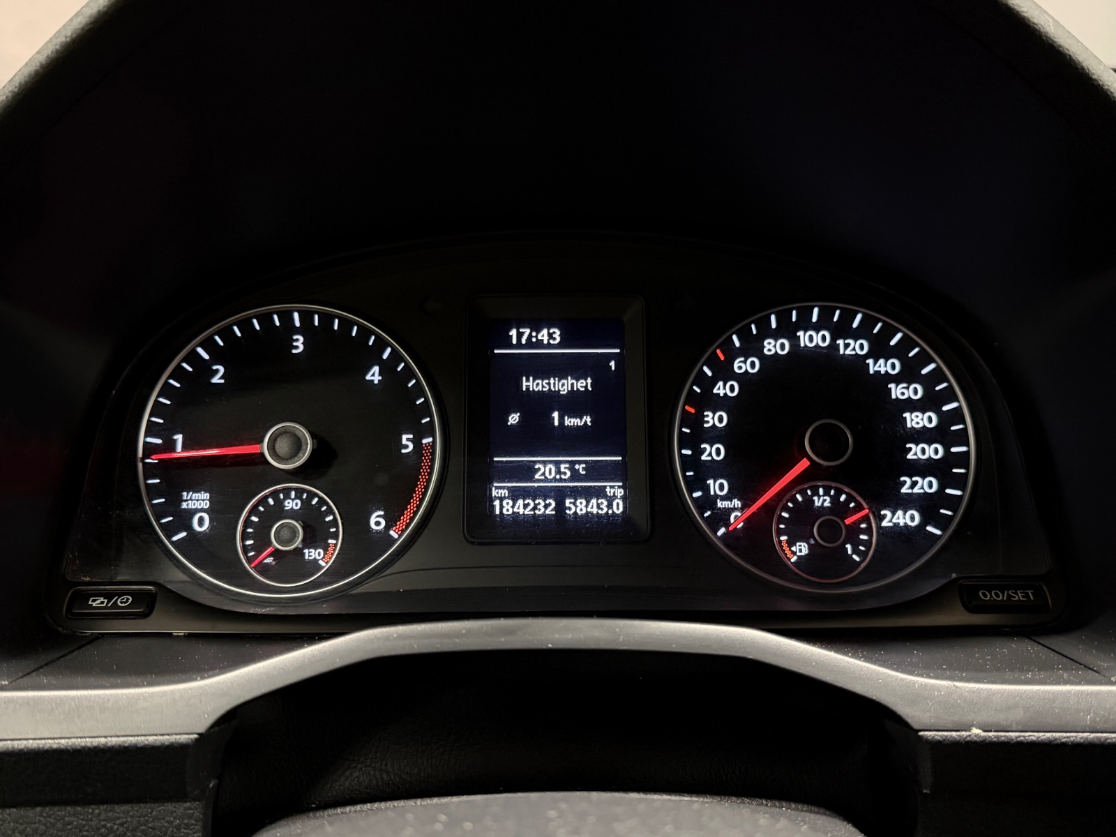 Volkswagen 2.0 TDI 122HK 4MOTION MANUELL/H.FESTE/CC/NAVI/EU 2017 23