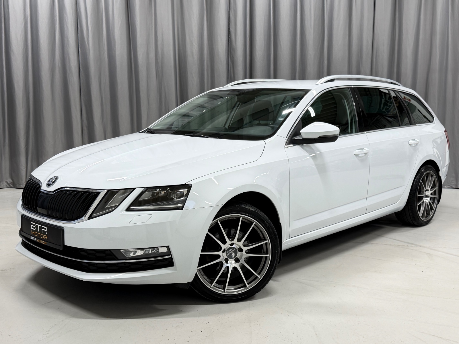 Skoda 2.0 TDI 150HK STYLE/4x4/WEBASTO/H.FESTE/ACC/NAVI/R.KAM 2019 2