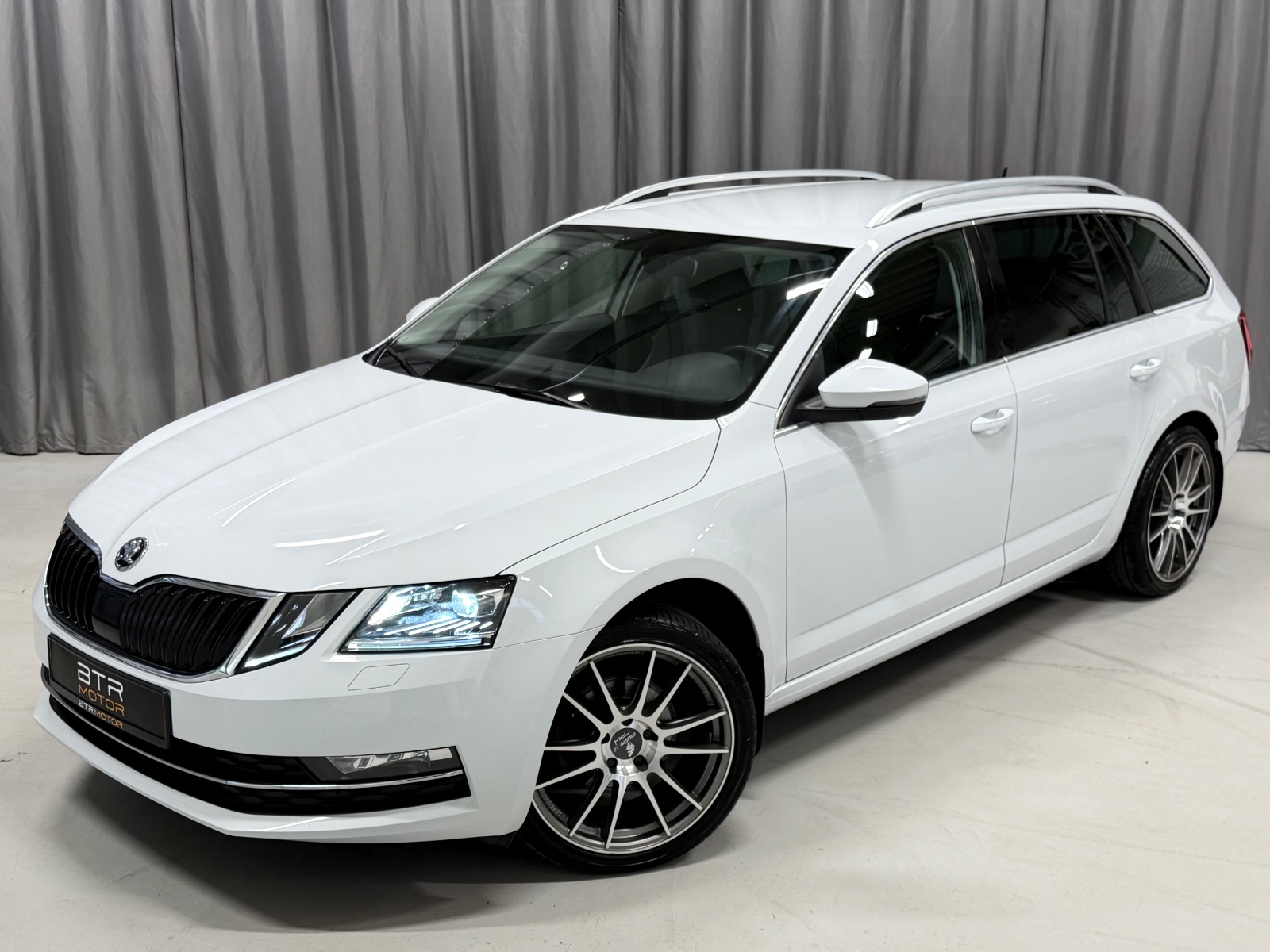 Skoda 2.0 TDI 150HK STYLE/4x4/WEBASTO/H.FESTE/ACC/NAVI/R.KAM 2019 1
