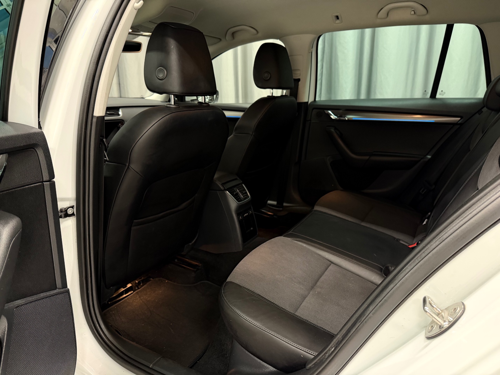 Skoda 2.0 TDI 150HK STYLE/4x4/WEBASTO/H.FESTE/ACC/NAVI/R.KAM 2019 18
