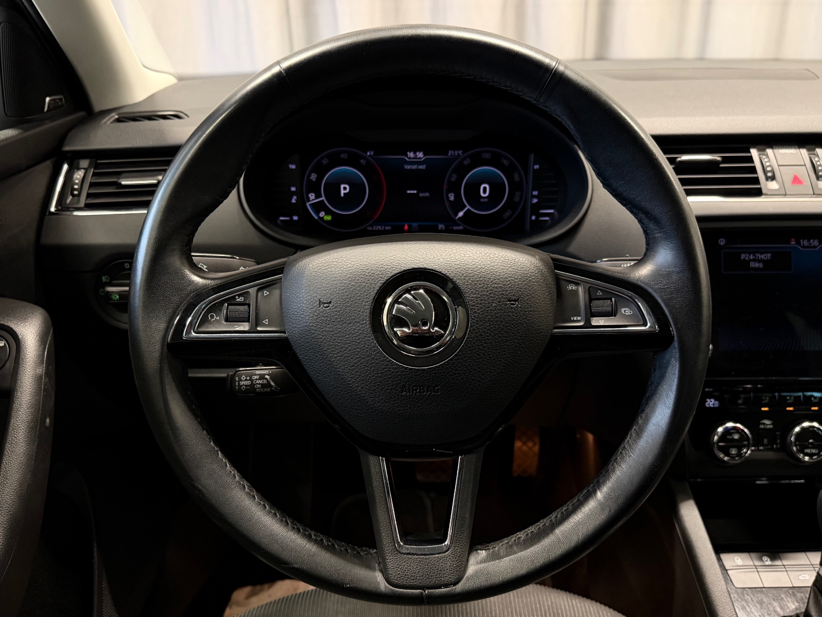 Skoda 2.0 TDI 150HK STYLE/4x4/WEBASTO/H.FESTE/ACC/NAVI/R.KAM 2019 24