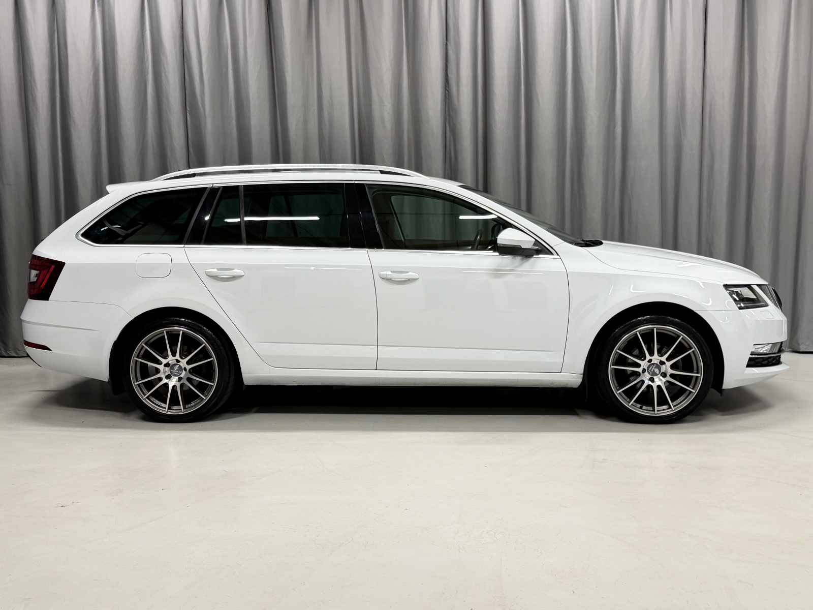 Skoda 2.0 TDI 150HK STYLE/4x4/WEBASTO/H.FESTE/ACC/NAVI/R.KAM 2019 7