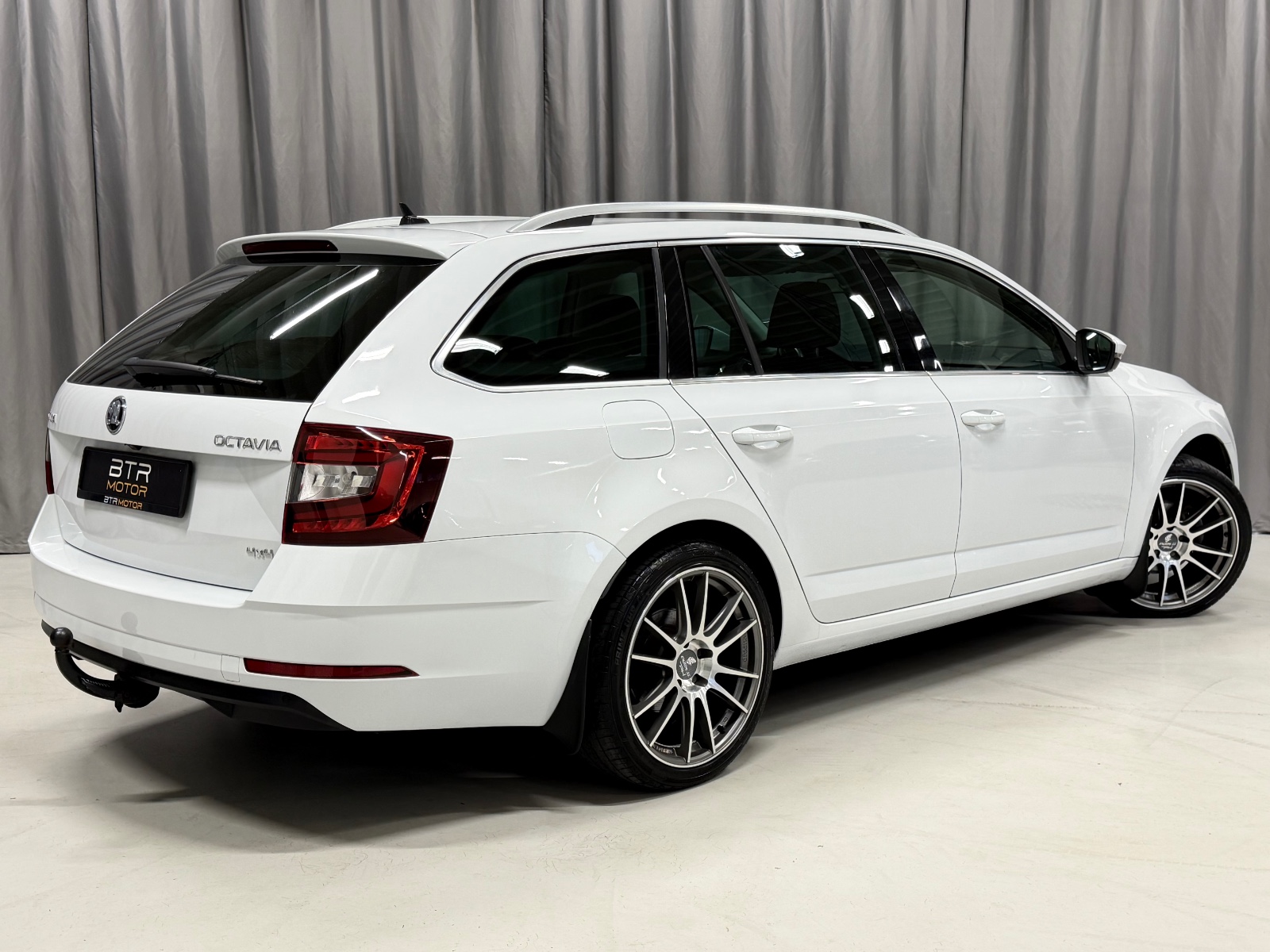Skoda 2.0 TDI 150HK STYLE/4x4/WEBASTO/H.FESTE/ACC/NAVI/R.KAM 2019 6