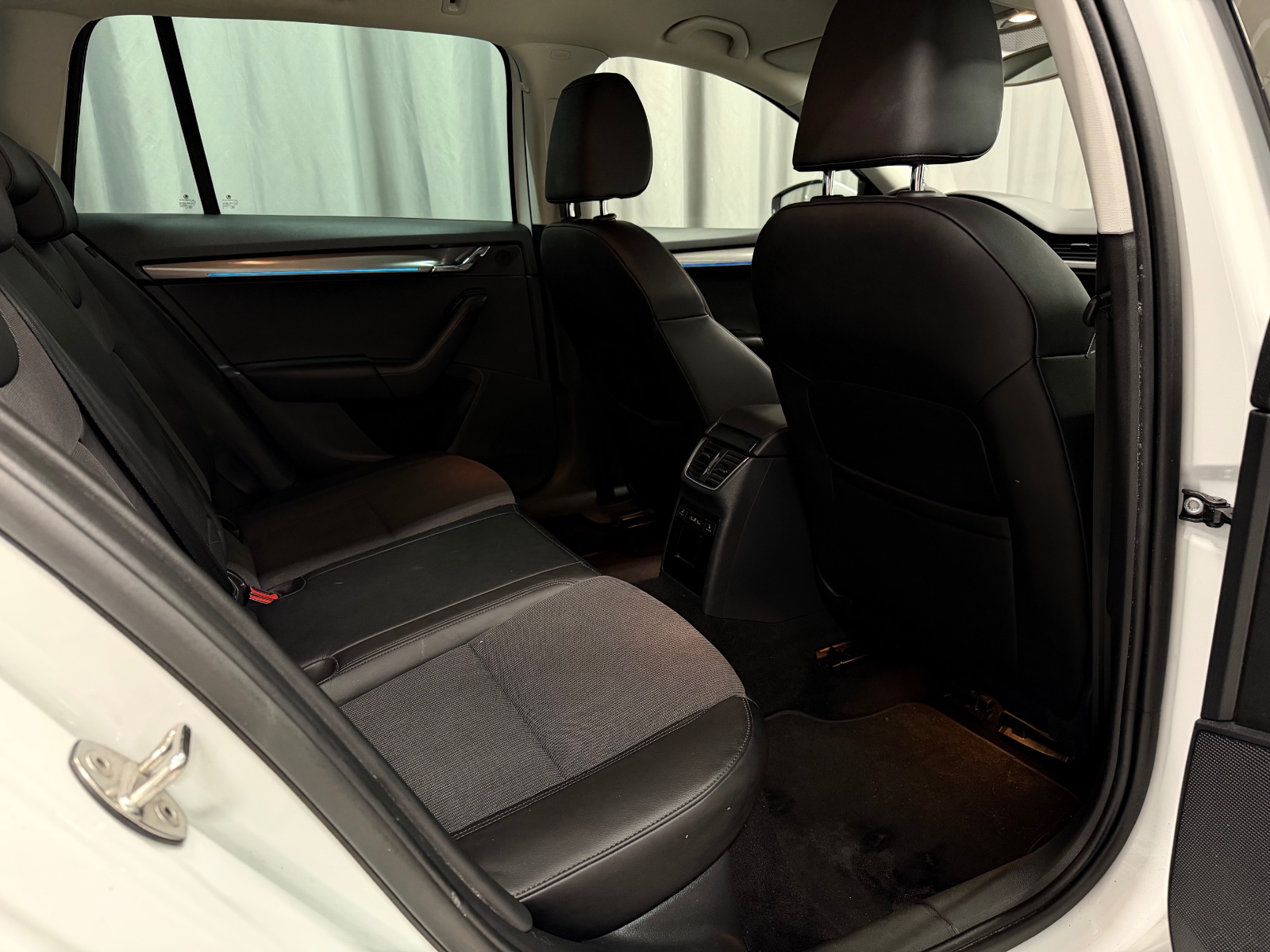 Skoda 2.0 TDI 150HK STYLE/4x4/WEBASTO/H.FESTE/ACC/NAVI/R.KAM 2019 12