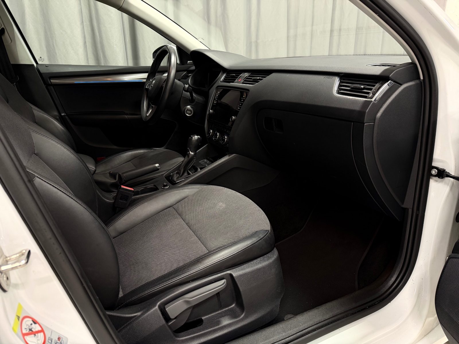 Skoda 2.0 TDI 150HK STYLE/4x4/WEBASTO/H.FESTE/ACC/NAVI/R.KAM 2019 10
