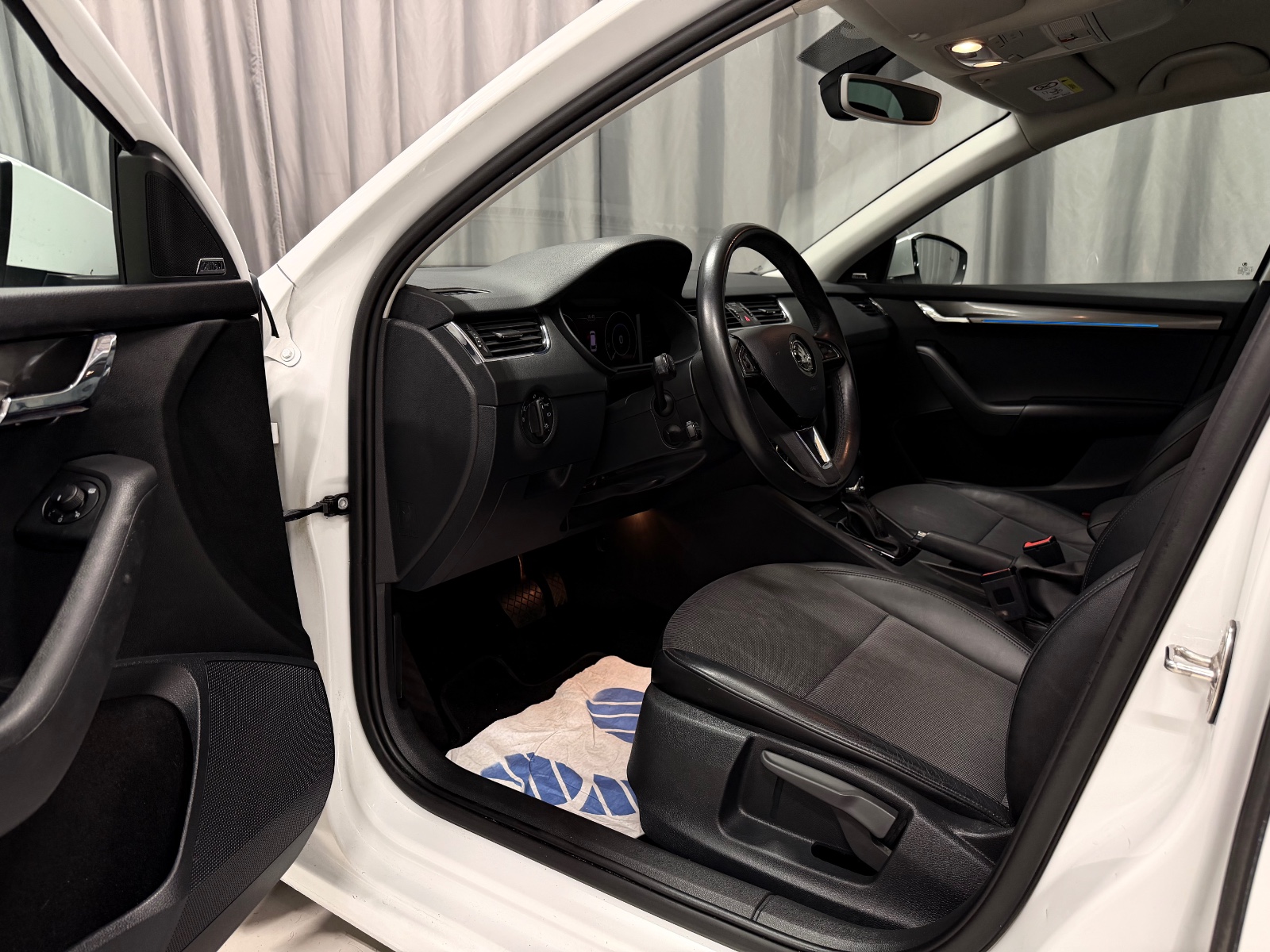 Skoda 2.0 TDI 150HK STYLE/4x4/WEBASTO/H.FESTE/ACC/NAVI/R.KAM 2019 19