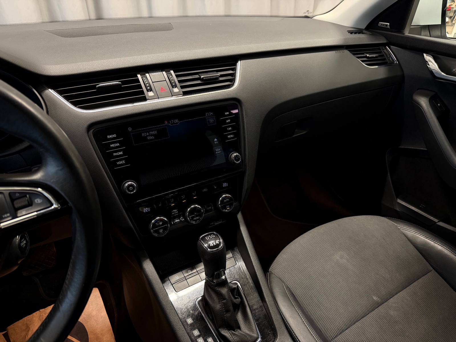 Skoda 2.0 TDI 150HK STYLE/4x4/WEBASTO/H.FESTE/ACC/NAVI/R.KAM 2019 33