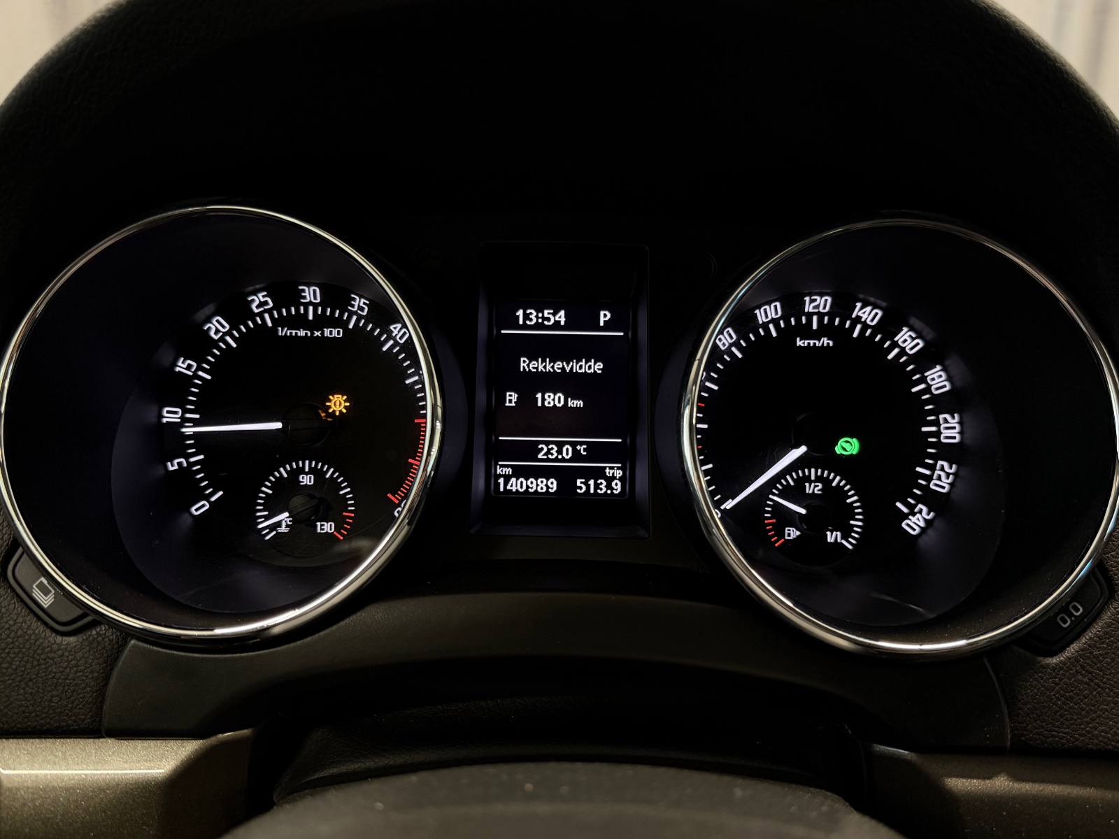 Skoda 2.0 TDI 140HK | 4X4 | DSG AUTOMAT | WEBASTO | SKINN | 2015 28