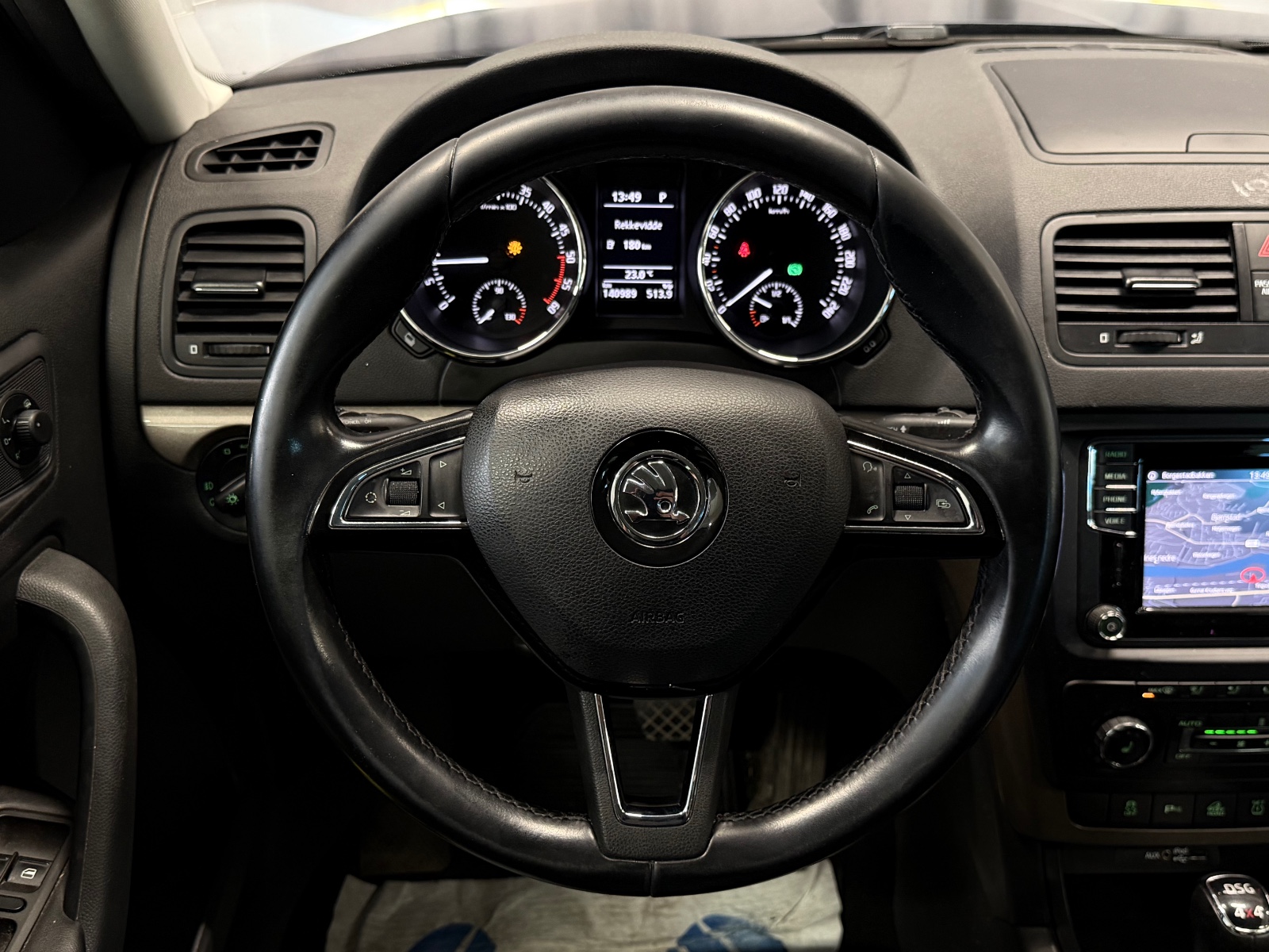Skoda 2.0 TDI 140HK | 4X4 | DSG AUTOMAT | WEBASTO | SKINN | 2015 25